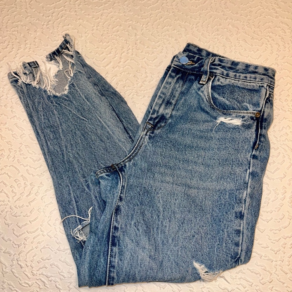 BLANK NYC- The Madison Crop Distress Jeans- Size 27